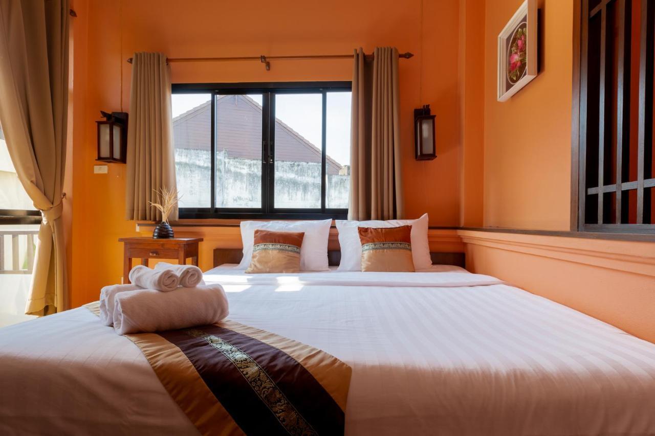 Hotel Huen Hug Chiang Mai Exterior foto