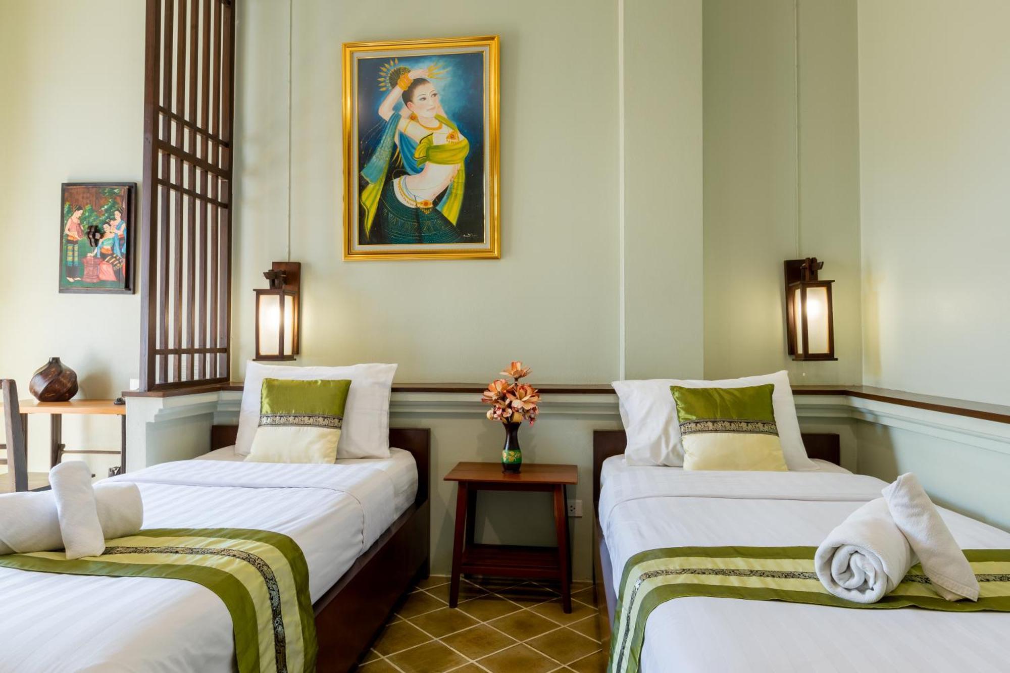 Hotel Huen Hug Chiang Mai Exterior foto