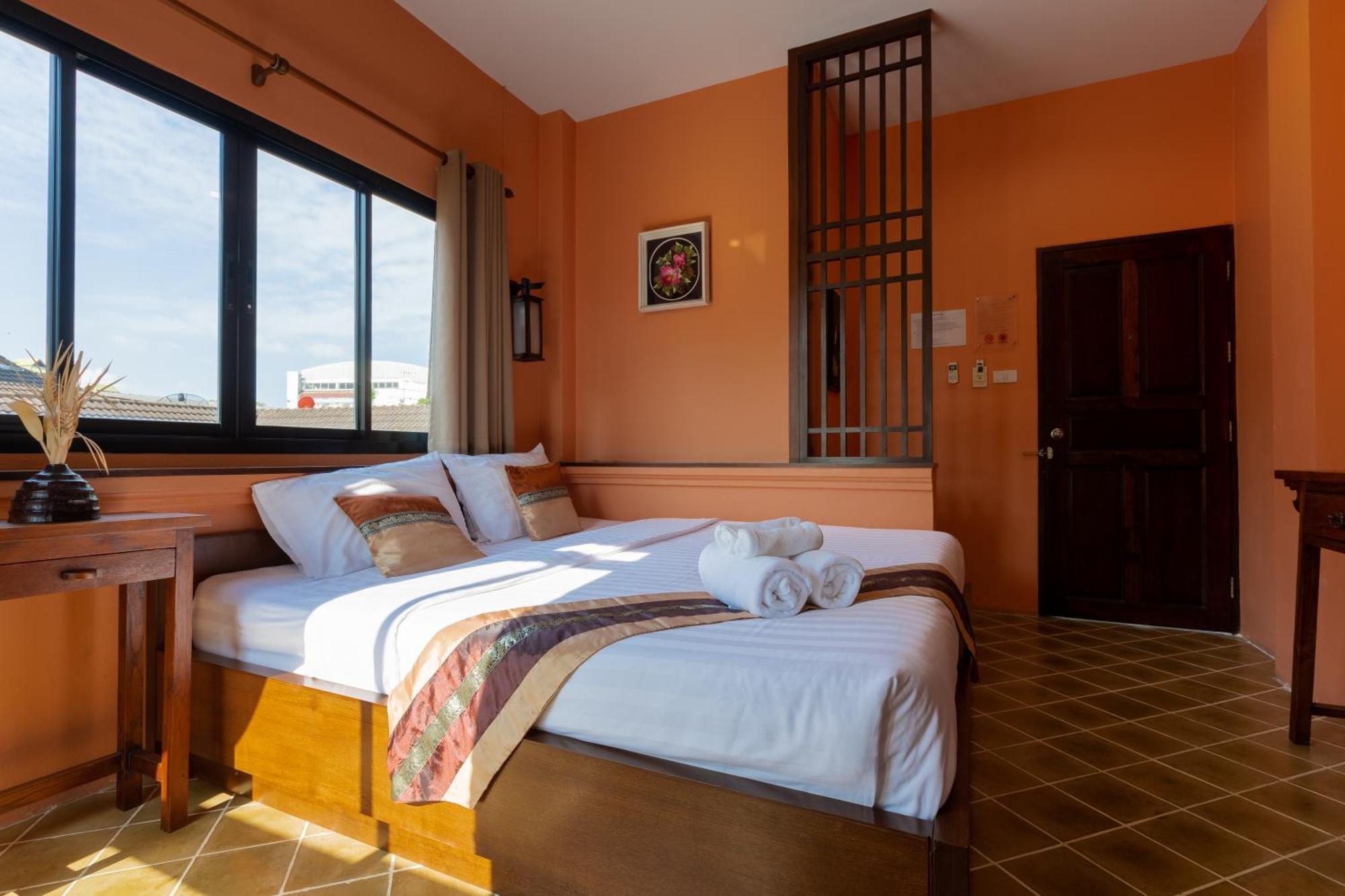 Hotel Huen Hug Chiang Mai Exterior foto
